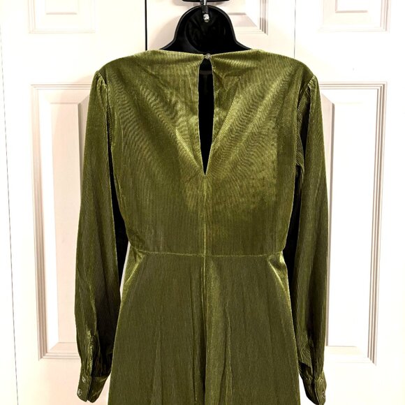 raffic People Yasmine Velvet Maxi Dress - Elegant Green - Picture 5 of 11